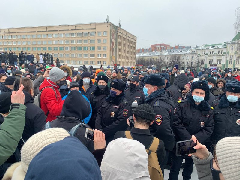 В России на акциях в поддержку Навального количество задержанных к этому времени превысило 500 человек
