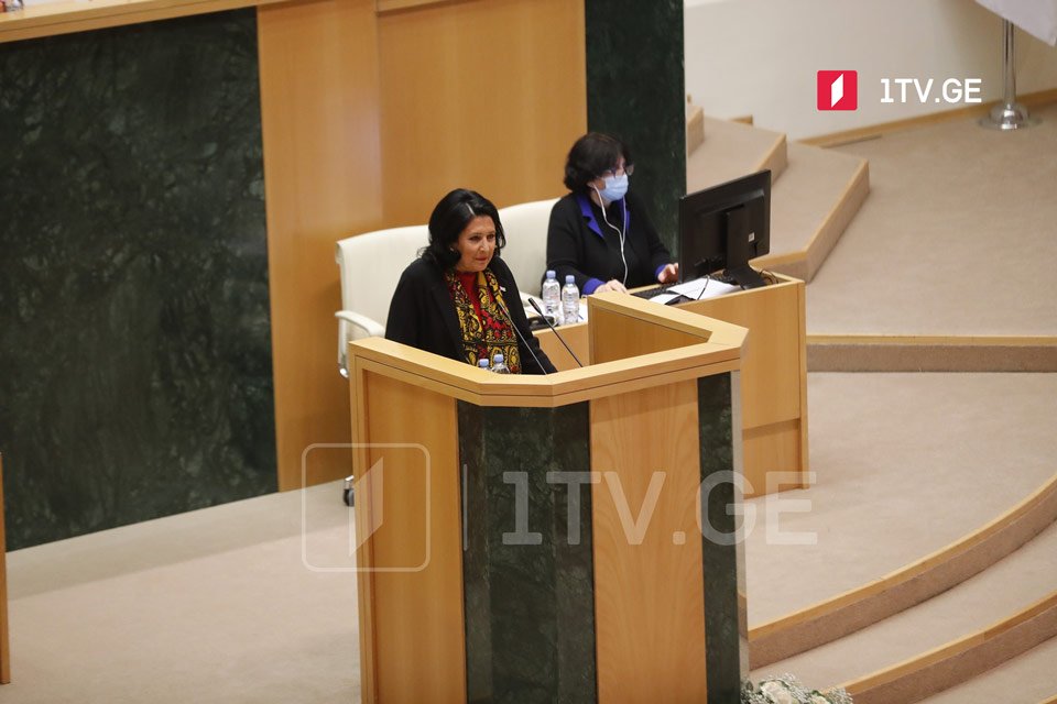 Salome Zurabişvili onuncu çağırış Parlamentinə illik hesabatını yaz sessiyasında təqdim etməlidir