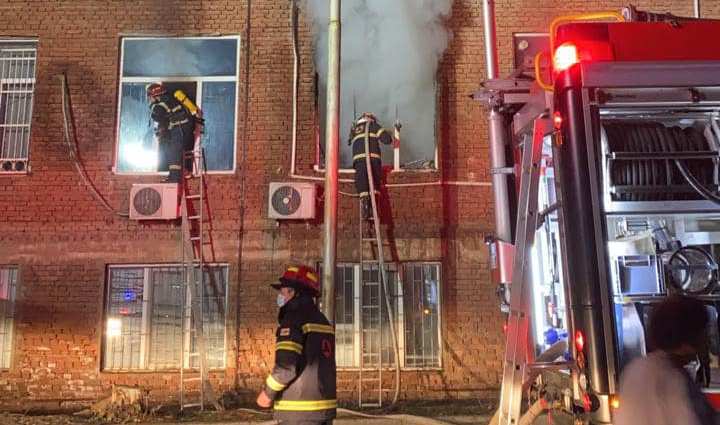 Пожарные-спасатели спасли пациентов Центра травматологии