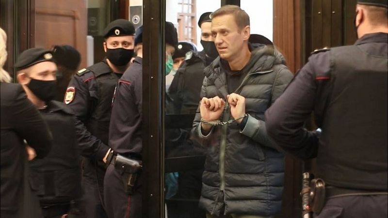 Московский городской суд изменил Алексею Навальному условный срок по делу "Ив Роше" на реальный