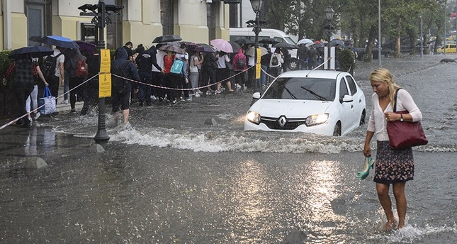 Istanbul hit by heavy storm