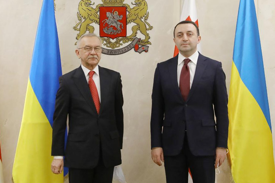 Georgian Defense Minister meets Ukrainian Ambassador