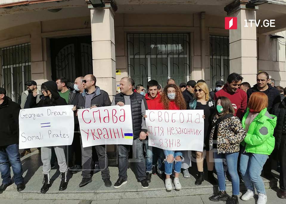 UNM rallies at Batumi City Court