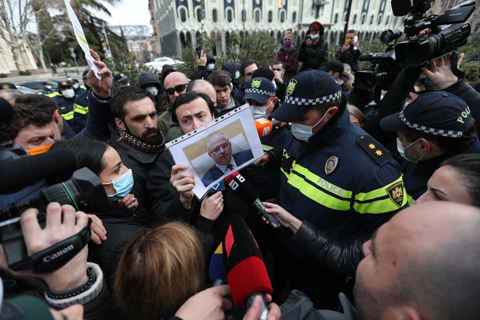 Пять человек были задержаны на акции перед парламентом Грузии