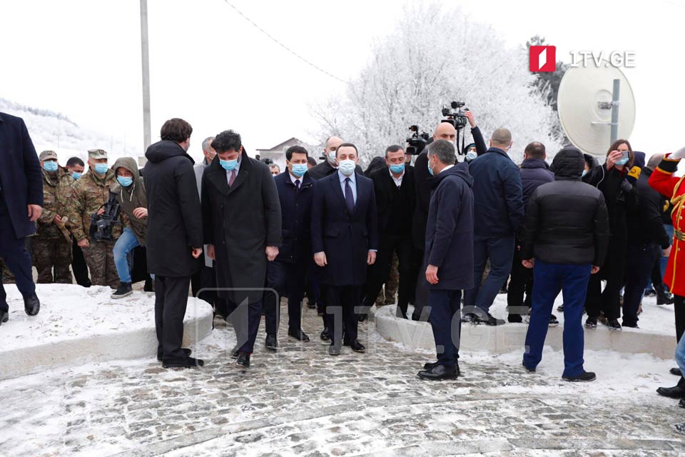 Премьер-министр Грузии, председатель парламента и мэр Тбилиси возложили венок к Мемориалу юнкерам в Коджори