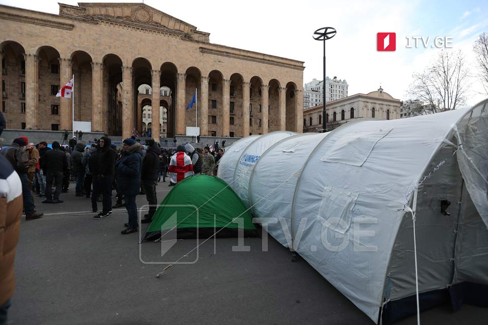 Opposition clears Rustaveli Avenue from tents