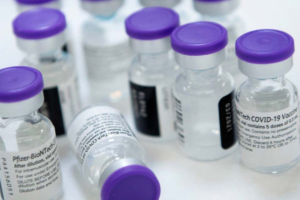 Сегодня Грузия получит 100 000 доз вакцины "Синовак", а 6 мая в страну будет доставлено более 43 000 доз вакцины AstraZeneca