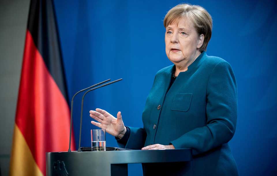 Angela Merkel əhalini əlaqələrin məhdudlaşdırlmasına və xaricə səyahətdən tərəddüd etməyə çağırır