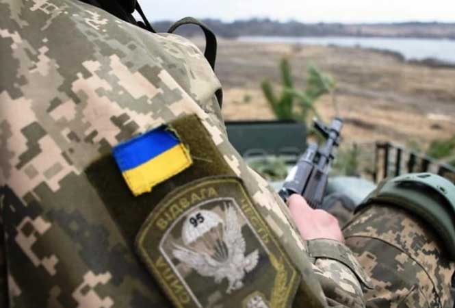 По данным украинских СМИ, за последние сутки Россия 21 раз нарушила режим прекращения огня на Донбассе