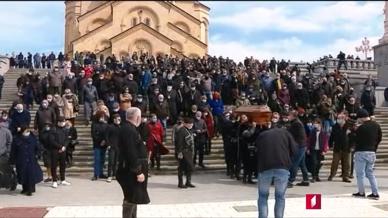 Анзора Эркомаишвили предали земле в пантеоне на Мтацминда