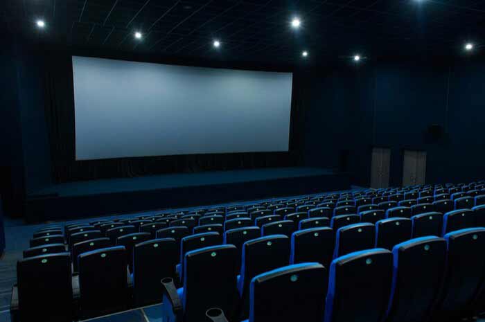 Кинотеатры возобновят работу с сегодняшнего дня