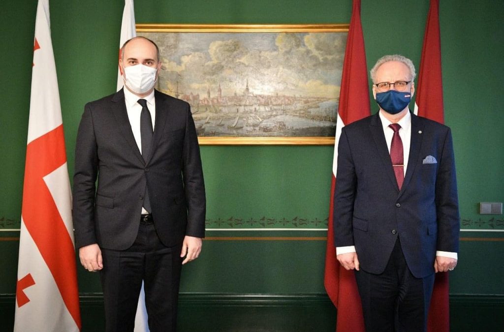Defense Minister meets Latvian President
