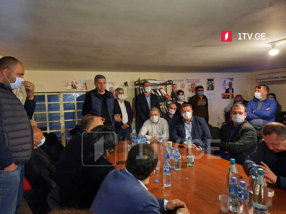 Opposition parties meet at UNM office in Telavi