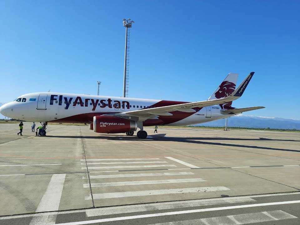 Казахстанский лоукостер FlyArystan вышел на авиационный рынок Грузии