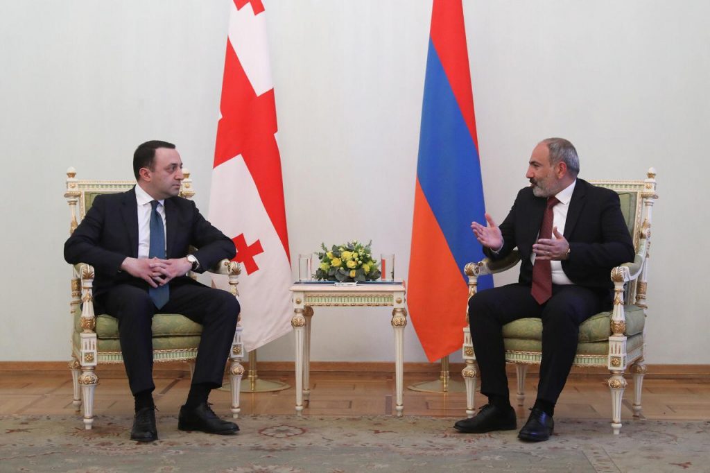 Georgian and Armenian PMs meet in Yerevan