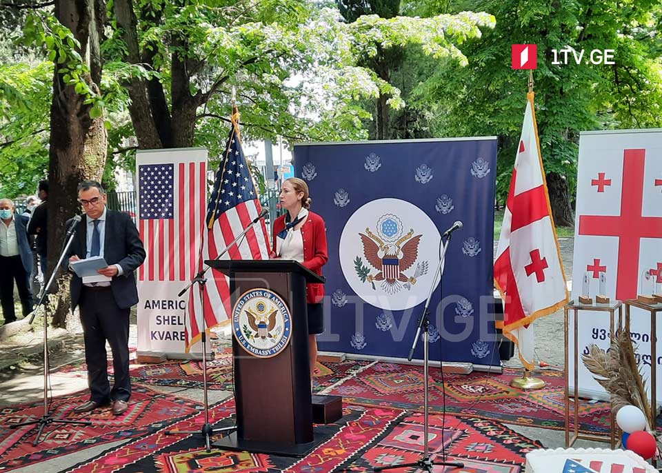 Ambassador Kelly Degnan opens American Shelf in Kvareli