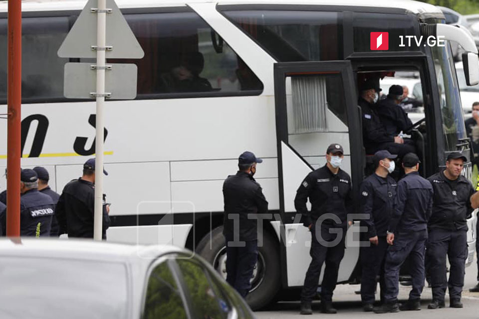 Additional police forces mobilized at entrance to Marneuli