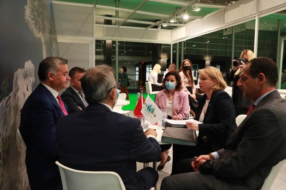 Economy Minister holds meetings within FITUR 2021