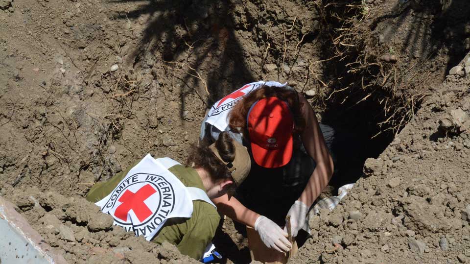 Международный комитет Красного Креста начал новый этап вскрытия могил в Абхазии