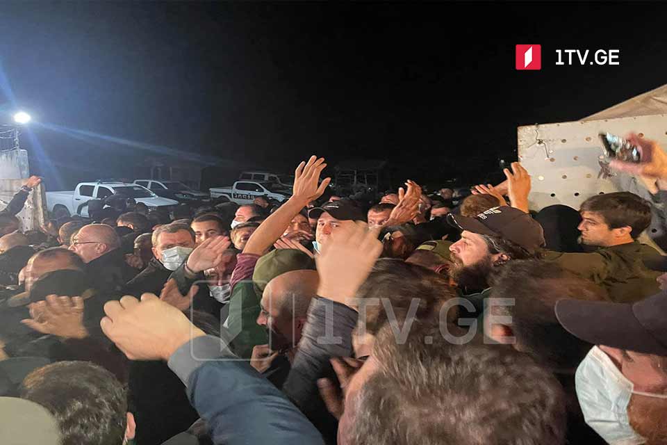 Tension climbs as Namakhvani protesters try to push through metal barricades in Gumati