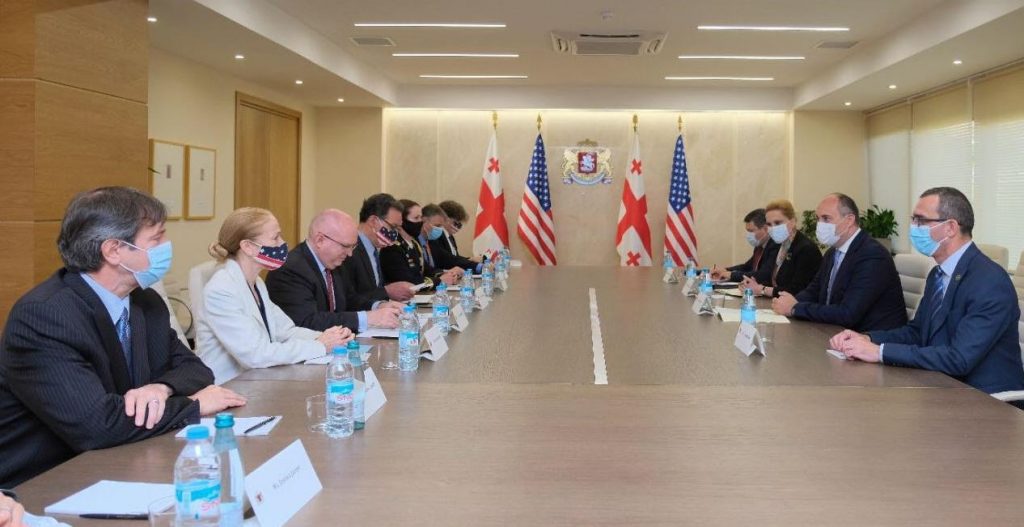 Министр обороны Грузии принял делегацию США
