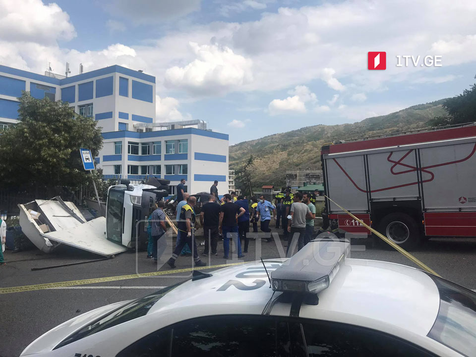 Թբիլիսիում տեղի ունեցած ավտովթարի հետևանքով վիրավորվել է երեք մարդ, մահացել՝ մեկը