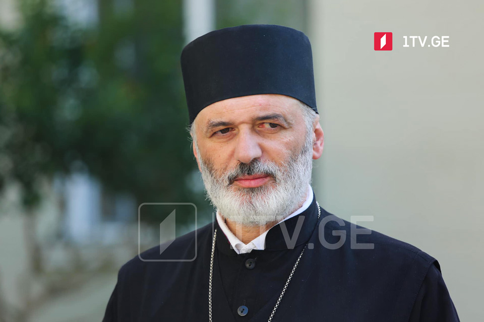 Clerics shield journalists on July 5, Patriarchate says
