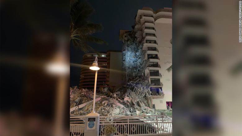 В Майами обрушилось многоэтажное здание