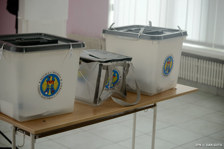 Абжьқәа 99% рыԥхьаӡараан ишеилкаахаз ала, Молдова апарламенттә алхрақәа рҿы Маиа Санду лпартиа 52.4% аиуит