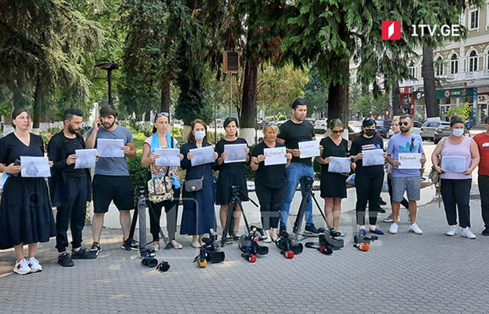 Представители СМИ снова провели молчаливую акцию в Зугдиди