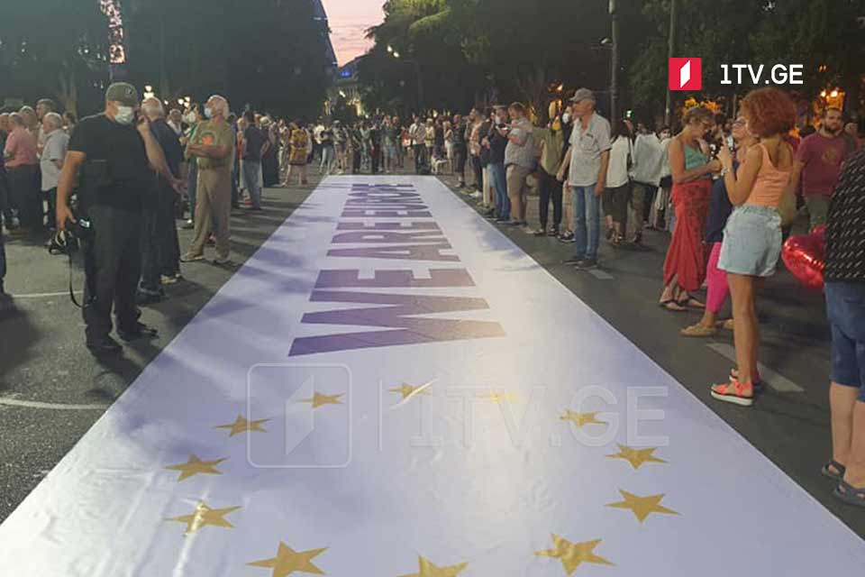 Protesters put banner We Are Europe on Rustaveli Avenue