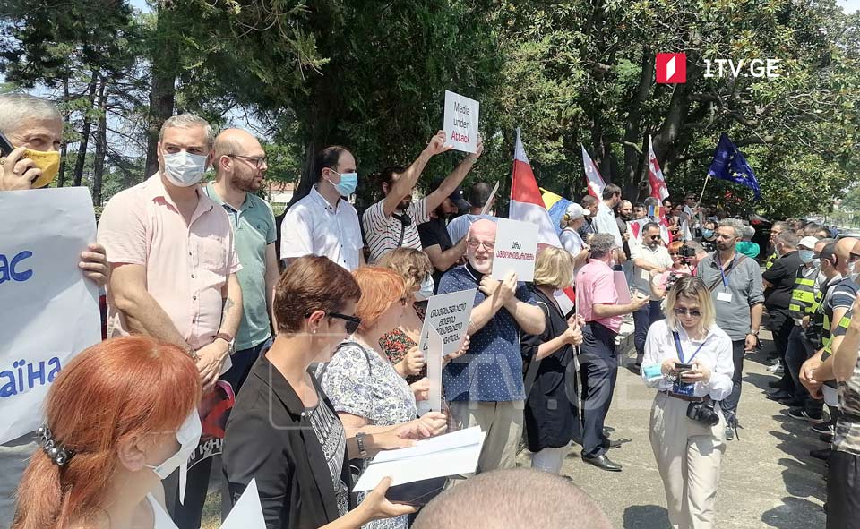Opposition, NGOs, journalists protest to approach EC President over July 5-6 events