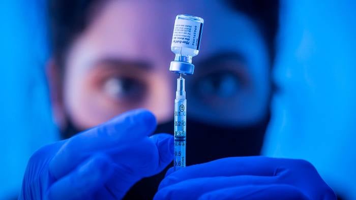 Financial Times - fayzer və moderna Avropa İttifaqına vaksinlərin qiymətini artırdılar