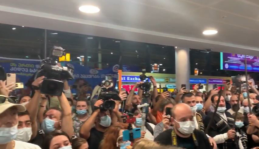 Олимпийскую сборную Грузии по дзюдо встретили аплодисментами в аэропорту #1TVSPORT
