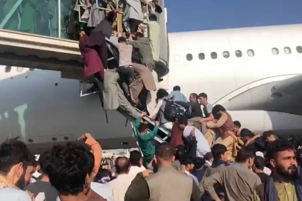 По информации СМИ, в результате хаотичной ситуации в аэропорту Кабула погибли 5 человек