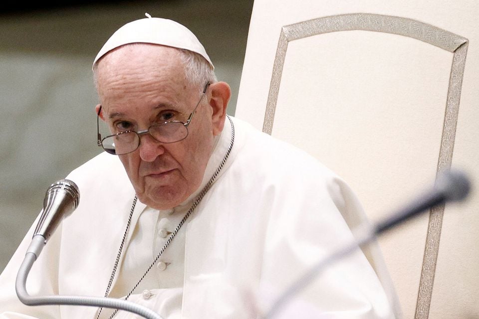 На фоне событий на Украине Папа Римский прибыл в посольство России в Риме, чтобы выразить обеспокоенность