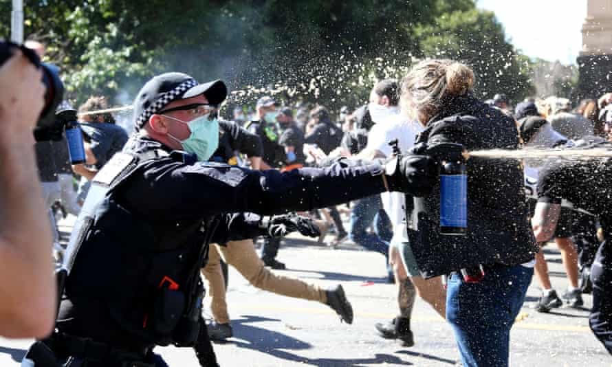 В Австралии произошли столкновения между полицией и протестующими