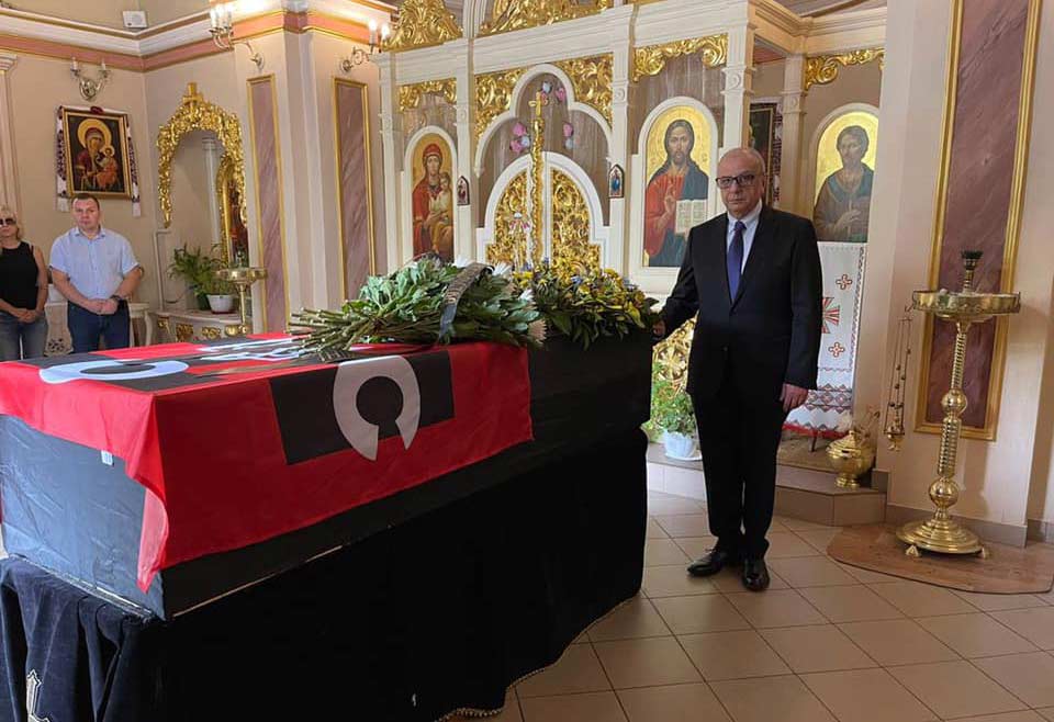 Посол Грузии в Украине посетил панихиду украинского солдата, погибшего в боях за единство Грузии в Абхазии