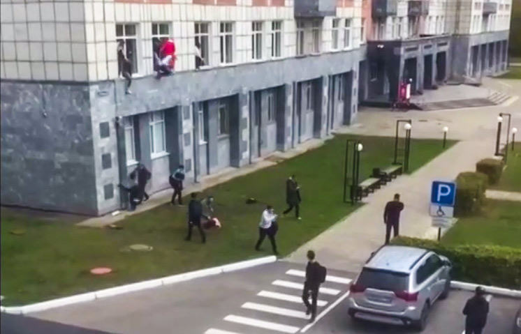 В результате стрельбы в университете в Перми пострадали более 10 человек, есть жертвы