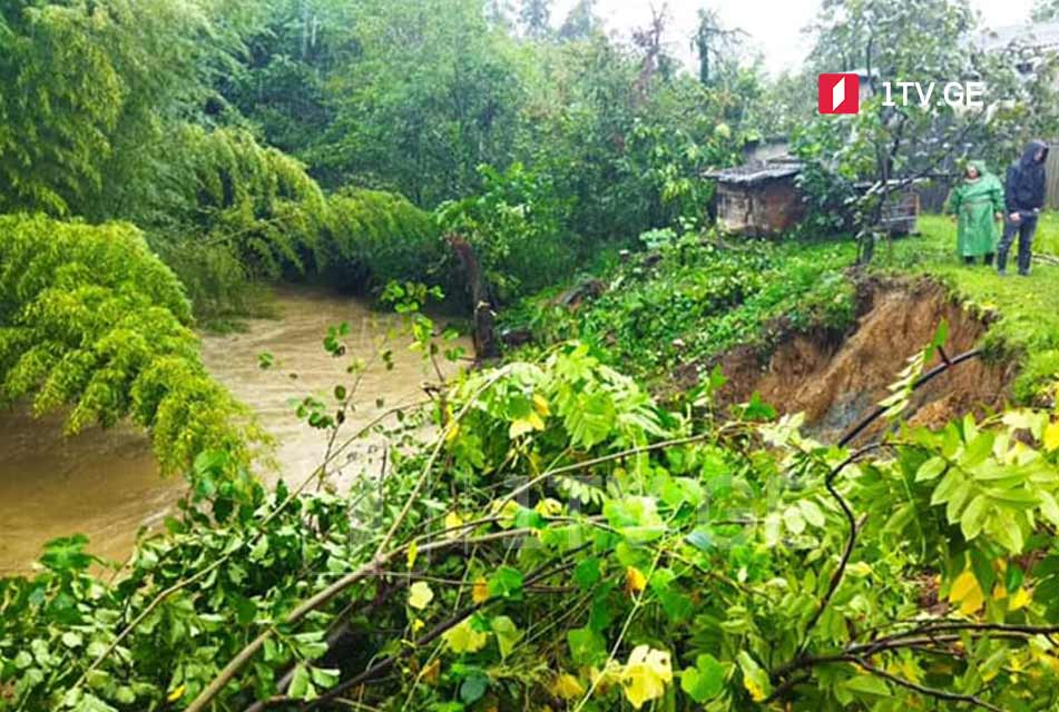 Գուրիայում հորդառատ անձրևների հետևանքով հեղեղվել են բակերն ու տները