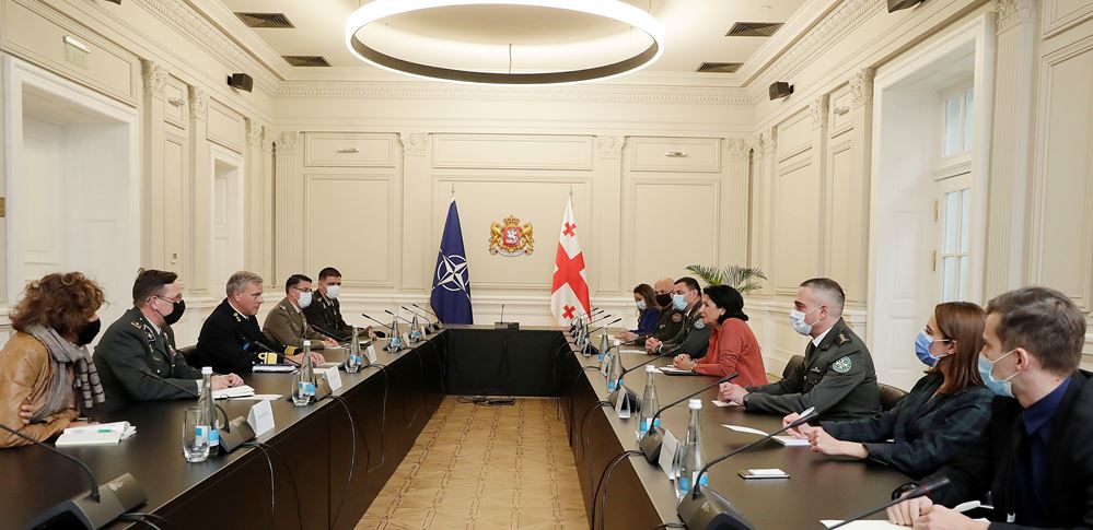 Саломе Зурабишвили встретилась с председателем Военного комитета НАТО, адмиралом Робом Бауэром
