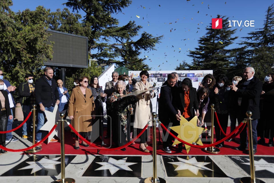 Ирме Гуриели, Тине Мгалоблишвили и Ирине Матиашвили открыли звезды в парке Мтацминда [фото/видео]
