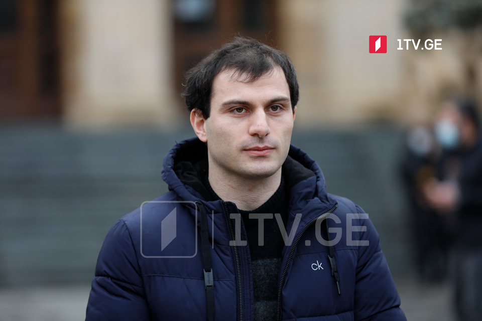 Адвокат Бека Басилая заявляет, что Михаилу Саакашвили стало плохо и он упал