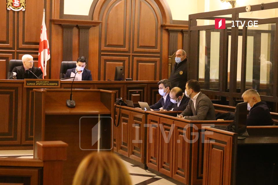 Court trials case of state budget embezzlement amid noise