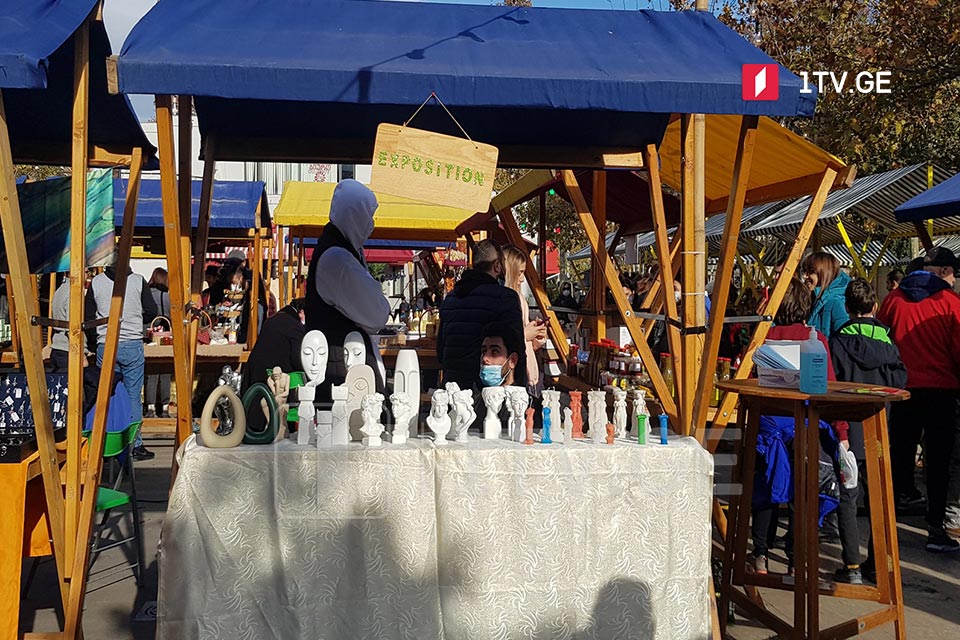 Դեդա Էնայի այգում բացվել է Վրաստանի շահառու ձեռներեցների արտադրանքի ամանորյա ցուցահանդես-վաճառք