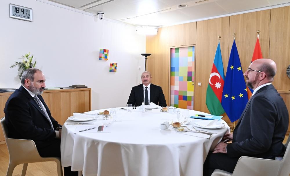 Շառլ Միշելը հանդիպել է Հայաստանի վարչապետի և Ադրբեջանի նախագահի հետ