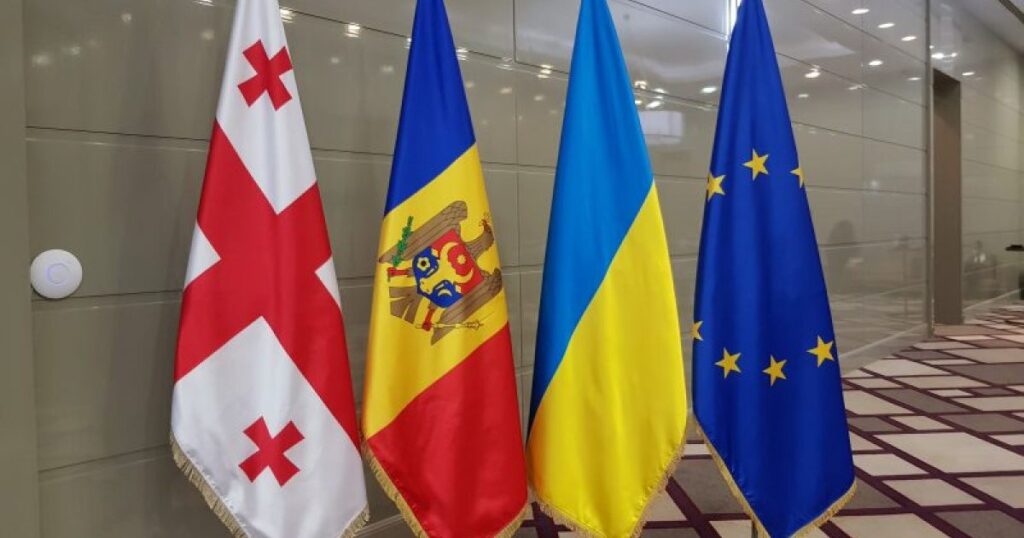 "Ассоциированное трио" - Призываем ЕС поддержать все соответствующие шаги, предпринятые нами в направлении евроинтеграции, и признать европейскую перспективу Грузии, Молдовы и Украины
