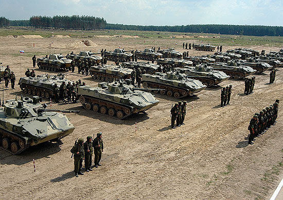 По сообщению Минобороны РФ, в Крыму планируются военные учения с участием российских ВДВ