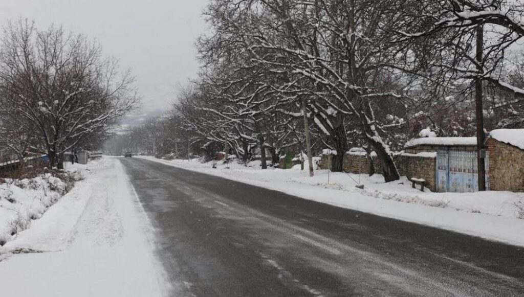 Qomi-Saçxere-Çiatura-Zestaponi yolu ilə hərəkət sərbəstdir