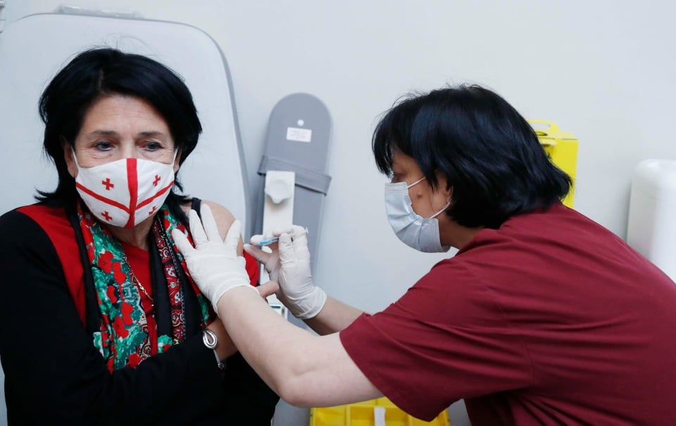Саломе Зурабишвили привилась бустерной дозой антикоронавирусной вакцины